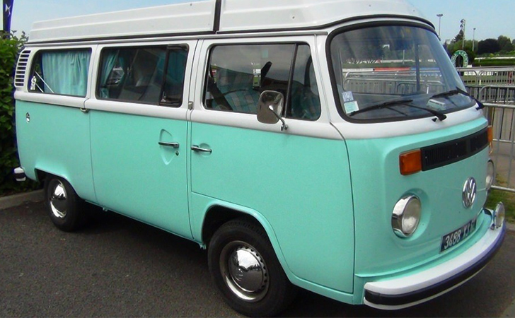 Voyage alternatif : ce couple a converti un Combi VW en van électrique