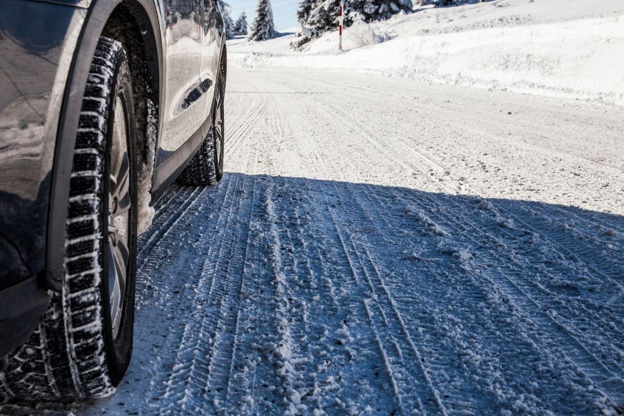Routes de montagne : pneus neige obligatoires mais pas de